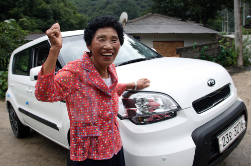 69 year old who failed driving test 960 times gets free car