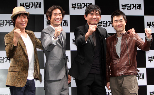 (From left) Yu Hae-jin, Ryu Seung-beom, Hwang Jeong-min, and director Ryu Seung-wan pose for cameras after the press conference for upcoming crime thriller “The Unjust,” set to roll out in theaters nationwide on Oct. 28. (Yonhap News)
