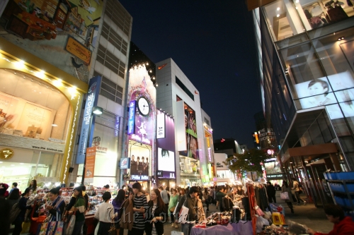 The street view of Myeong-dong, the main shopping district in Seoul. (The Visit Korea Committee)