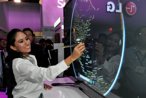 Product demonstrator Michelle Rodriguez uses the LG Touch TV at the 2011 International Consumer Electronics Show in Las Vegas on Friday. (Yonhap News)