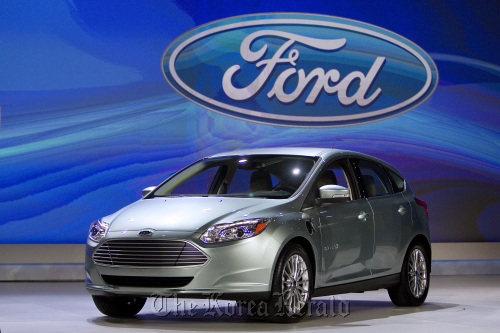 Ford Motor Co.’s Focus Electric car is displayed during a media preview at the 2011 International Consumer Electronics Show in Las Vegas on Thursday. (Bloomberg)