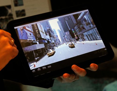 The Motorola Xoom Android Honeycomb tablet is displayed during a press event at the 2011 International Consumer Electronics Show at the Venetian in Las Vegas. (AFP-Yonhap News)