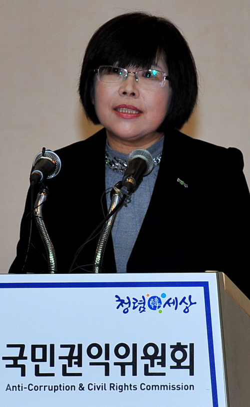 Anti-Corruption & Civil Rights Commission Chairwoman Kim Young-ran gives a New Year speech about the commission’s plans for anti-corruption in Seoul on Thursday. (Yonhap News)