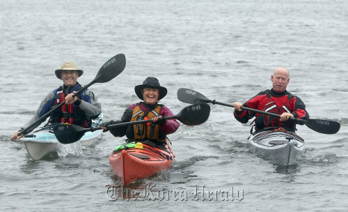 Friends Shimon Feldman (from right), Connie Feldman and Richard Hamlin kayak in Marina Del Rey, California. (Los Angeles Times/MCT)