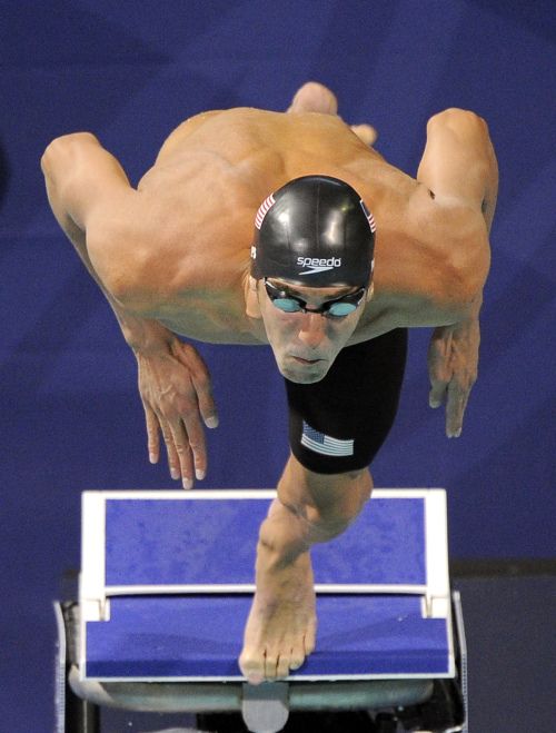This file photo shows Michael Phelps jumping off the block in the men’s 200-meter butterfly at the Pan Pacific Swimming Championships, in Irvine, California. (AP-Yonhap News)