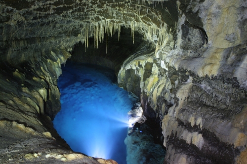 The lake inside Yongcheon Cave on Jeju Island. (The National Committee for Jeju New7Wonders of Nature)