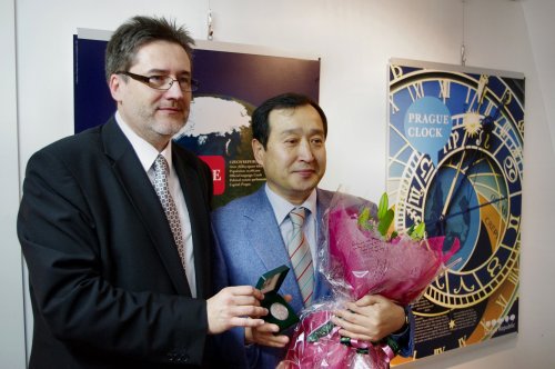 Czech Republic Ambassador Jaroslav Olsa Jr. decorates Pusan International Film Festival deputy director and co-founder Jeon Yang-jun. (Czech Republic Embassy)