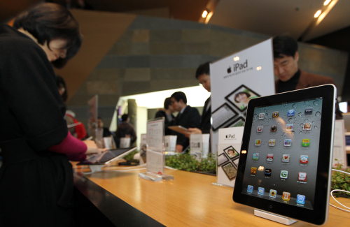 KT, the country's sole provider of iPhone and iPad (Yonhap News)
