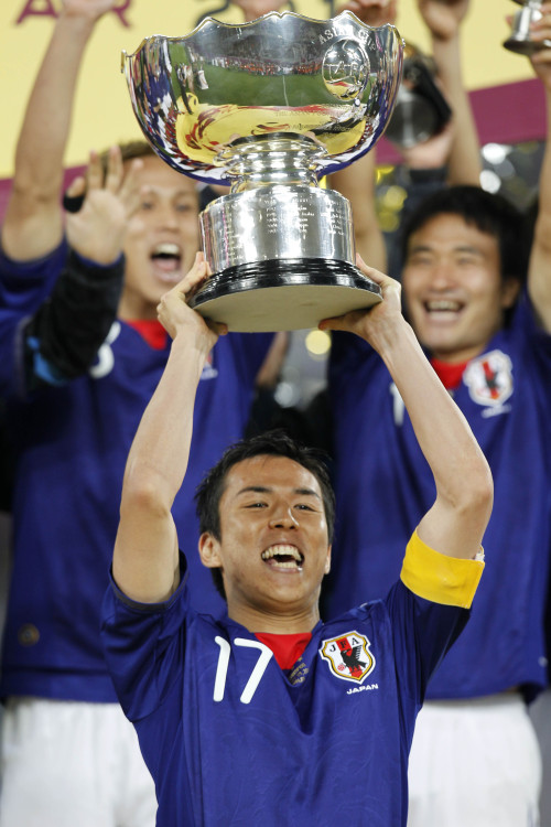 Japan’s Makoto Hasebe celebrates with the Asian Cup trophy. (AP-Yonhap News)
