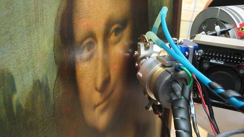 The Mona Lisa painting is examined with a non-invasive technique called X-ray fluorescence spectroscopy to study the thickness of paint layers and their chemical composition. (AP-Yonhap)