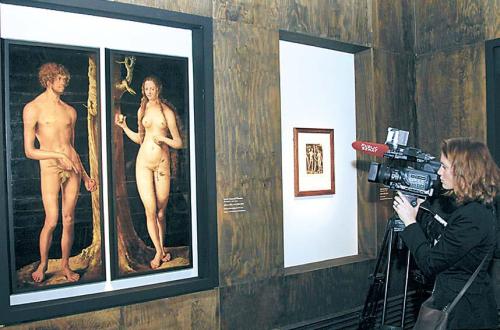 The painting “Adam and Eve” is filmed during the opening of “Cranach and His Time,” a new exhibition at Musee du Luxembourg in Paris, Monday. (AP-Yonhap News)