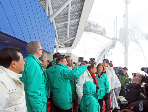 PYEONGCHANG INSPECTION - IOC inspectors check on Alpensia resort's ski jump ramps in PyeongChang, Gangwon Province, Thursday. (Yonhap News)