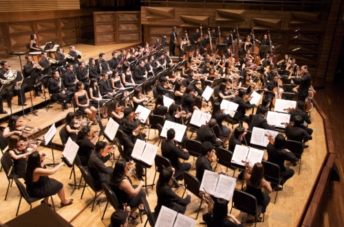 The Caracas Youth Orchestra of Venezuela and conductor Christian Vasquez are to stage Saint Saens Symphony No. 3 and Shostakovich Symphony No. 10 at the Seoul Arts Center’s Concert Hall on March 27. (Credia)
