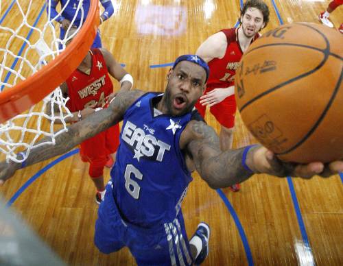 Miami Heat’s LeBron James drives to the basket during the All-Star game over the weekend. (AFP-Yonhap News)
