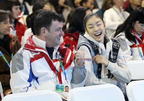 Figure skating coach Brian Orser with Kim Yu-na during the 2010 Winter Olympics. (Yonhap News)