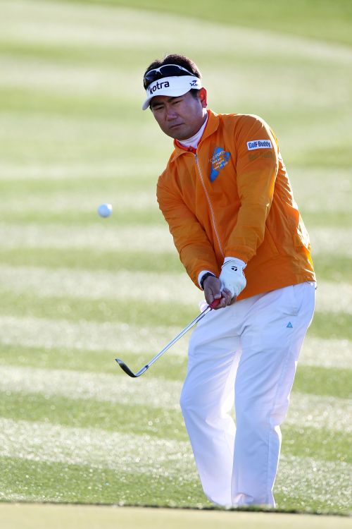 Korea’s Yang Yong-eun plays a shot on the second hole. (AFP-Yonhap News)  