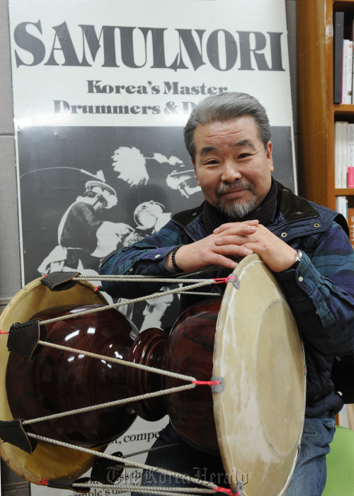 Korean traditional percussionist Kim Duk-soo poses with his janggu at his office in Seoul National University of Arts in Seoul.  (Lee Sang-sub/The Korea Herald)