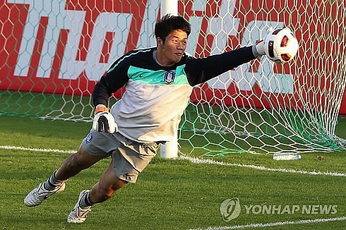 Suwon goalkeeper Jung Sung-ryong     (Yonhap News0