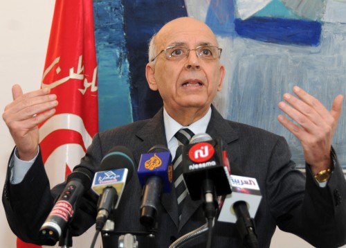 Tunisian Prime Minister Mohamed Ghannouchi gestures as he announces his resignation during a press conference in Tunis, Sunday. (AP-Yonhap News)