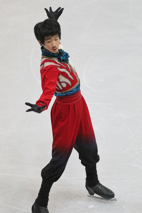 Lee Dong-won performs in the preliminary round of the World Junior Figure Skating Championships at the Gangneung Indoor Ice Rink, Gangwon Province, Monday. (Yonhap News)