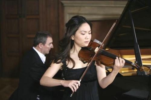 Violinist Kym Min-jin who has had lost her $1.9 million worth violin.(min-jin.com)