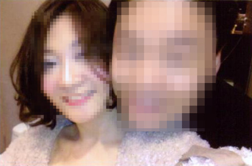 Shown left in this photo is a Chinese woman who allegedly had affairs with South Korean diplomats in Shanghai in a possible espionage scheme. (Yonhap News)
