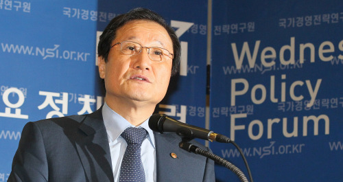 Finance Minister Yoon Jeung-hyun (Yonhap News)