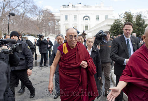 Dalai Lama (center) departs after speaking to the media at the White House in Washington, D.C. (Bloomberg)