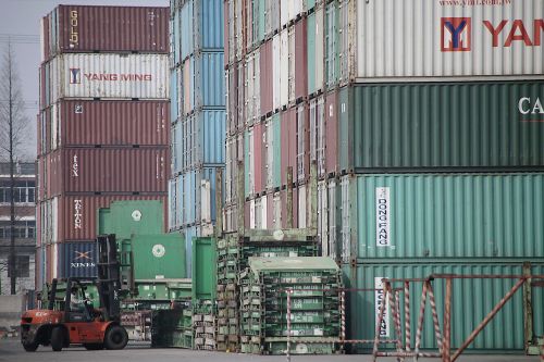 A forklift arranges the shipping containers near a port in Shanghai. (AP-Yonhap News)