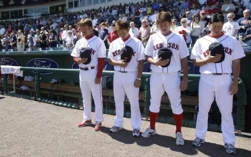 Japanese players of the Boston Red Sox pause for a moment of silence prior to a spring training game on Saturday. (AP-Yonhap News)