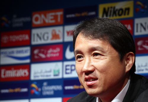 FC Seoul head coach Hwangbo Kwan takes part in a press conference on Monday. (Yonhap News)