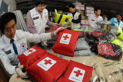 South Korean Red Cross staff members organizes relief goods for Japanese victims hit by the biggest earthquake. (Yonhap News)