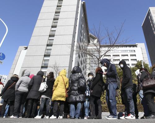 Foreigners wait in line for the re-entry procedure at immigration center in Tokyo Thursday, March 17, 2011. (AP-Yonhap News)