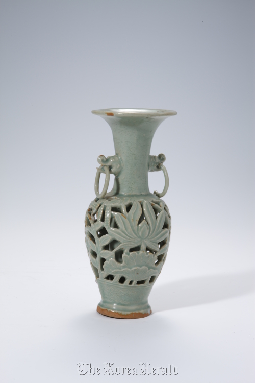 Celadon Vase with Two Grips incised with Lotus Designs (National Museum of Korea)