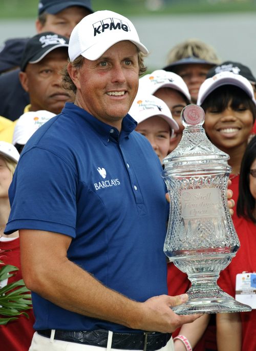 Phil Mickelson celebrates with the championship trophy. (AP-Yonhap News)