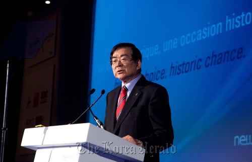 Cho Yang-ho, the PyeongChang 2018 bid chairman and CEO, speaks during a presentation about the candidate city in front of IOC members and world sports leaders in London on Thursday evening. (VERO Communications)