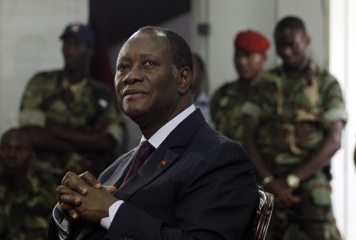 Ivory Coast’s President Alassane Ouattara meets with commanding officers from the republican forces, at the Golf Hotel in Abidjan, Tuesday. (AP-Yonhap News)