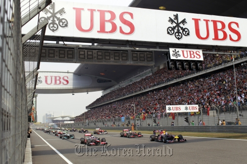 F1 racing cars line up on the grid at the start of the Chinese Grand Prix on April 17. (LAT Photographic)