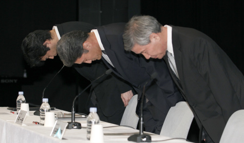 Sony Computer Entertainment President and CEO Kazuo Hirai (center) bows along with two other executives at the start of a press conference at the Sony Corp. headquarters in Tokyo on Sunday. (AP-Yonhap News)