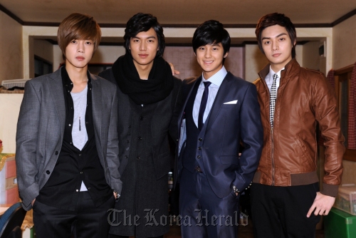 The cast of the 2009 KBS drama “Boys Over Flowers.” From left are Kim Hyun-joong, Lee Min-ho, Kim Bum and Kim Joon. (KBS)