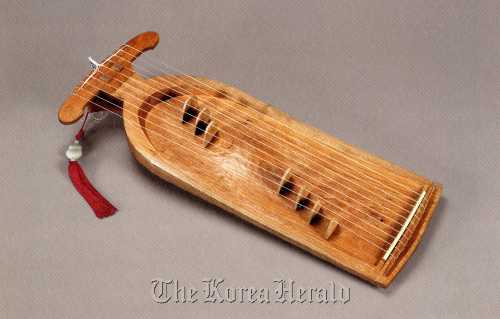 A mock-up of Korea’s “first” string instrument. (National Museum of Korea)