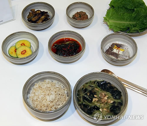 Korean traditional meal with rice and other side dishes (Yonhap News)
