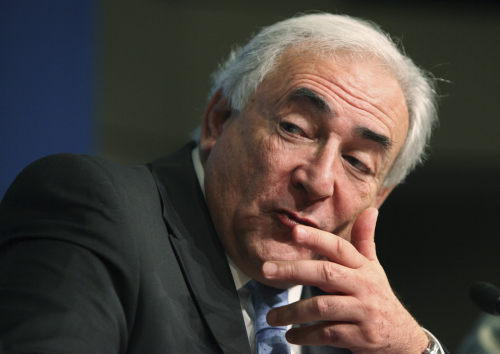 IMF Managing Director Dominique Strauss-Kahn, speaks during a news briefing at the 2010 WB/IMF Spring Meetings in Washington. (AP-Yonhap News)