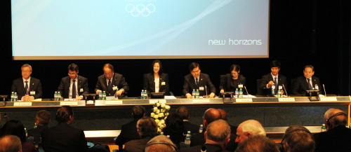 The PyeongChang 2018 Winter Olympic bid delegation makes its presentation to International Olympic Committee members at the Olympic Museum in Lausanne on Wednesday. (Yonhap News)