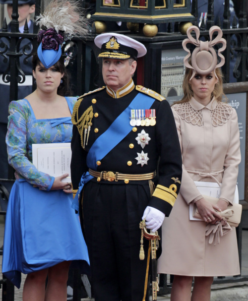 Britain's Prince Andrew, center, and his daughters Britain's Princess Eugenie, left, and Britain's Princess Beatrice leave Westminster Abbey at the Royal Wedding in London. (AP-Yonhap News)