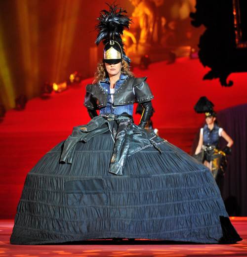 Francesca Habsburg wears a creation of DSQUARED2 as she walks during the fashion show at the 19th Life Ball in front of the city hall in Vienna on Saturday. (AFP-Yonhap News)