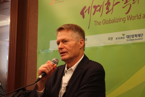 French author Jean-Marie Gustave Le Clezio speaks at a press meeting for the third Seoul International Forum for Literature in Seoul, Monday. (The Daesan Foundation)