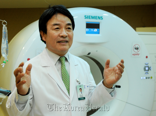 Paik Nam-sun, director of Ewha Womans University Cancer Center for Women. (Park Hyun-koo/The Korea Herald)