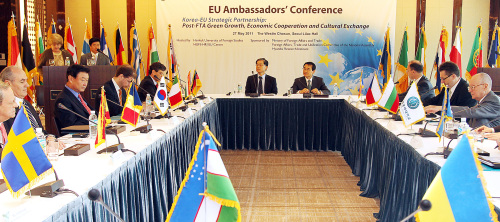 Hankuk University of Foreign Studies holds a conference with ambassadors from European Union nations to discuss ways to promote exchange and cooperation at a hotel in Seoul on Friday. (Yonhap News)