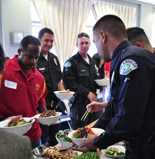 L.A. police officers try bibimbap at a workshop hosted bythe Korean Cultural Center in L.A.